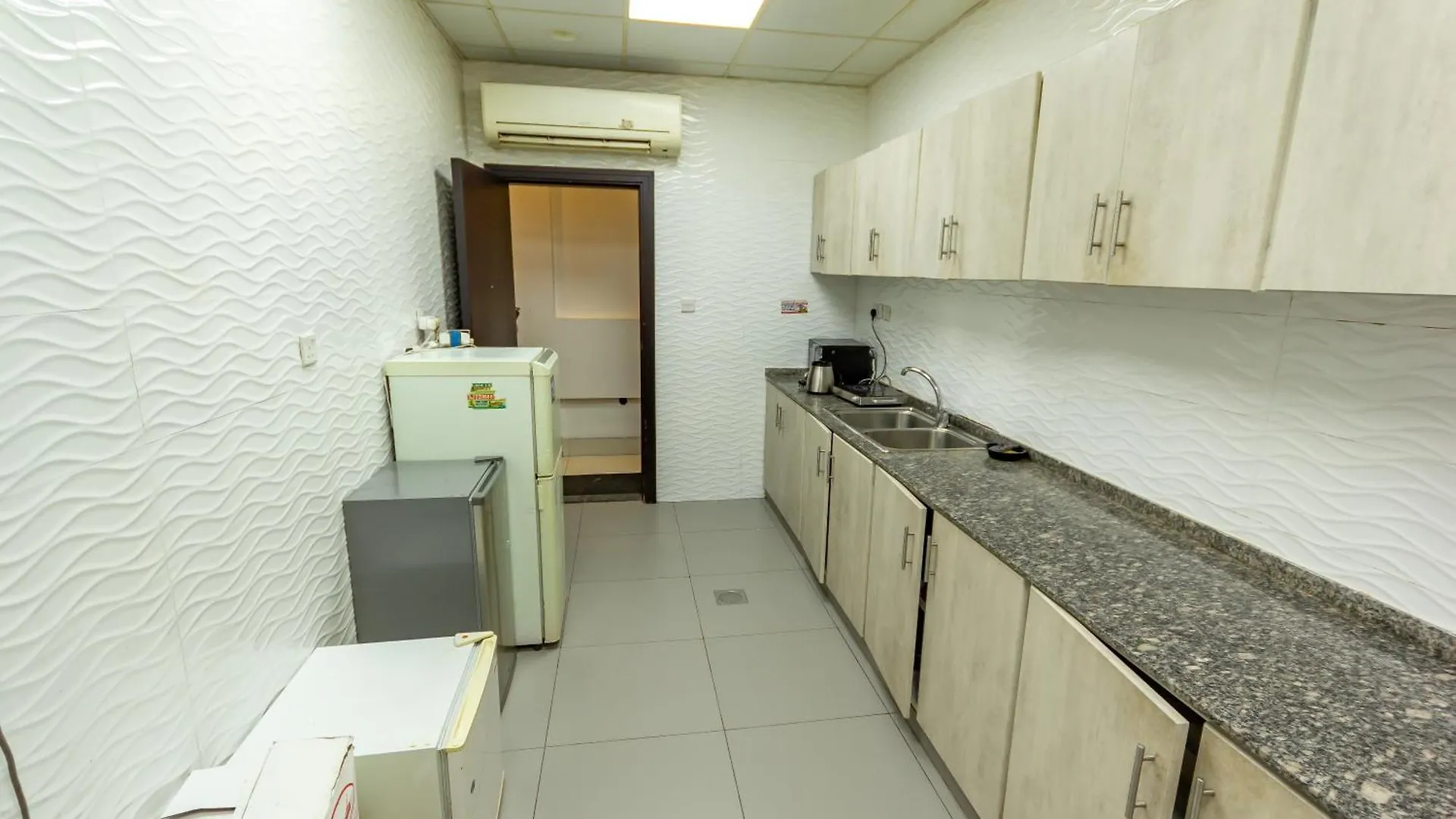Economical Rooms For Rent In Dubai 0*,
